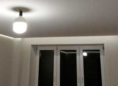 Матовый натяжной потолок с подсветкой