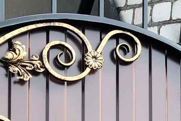 Ворота в Мостах